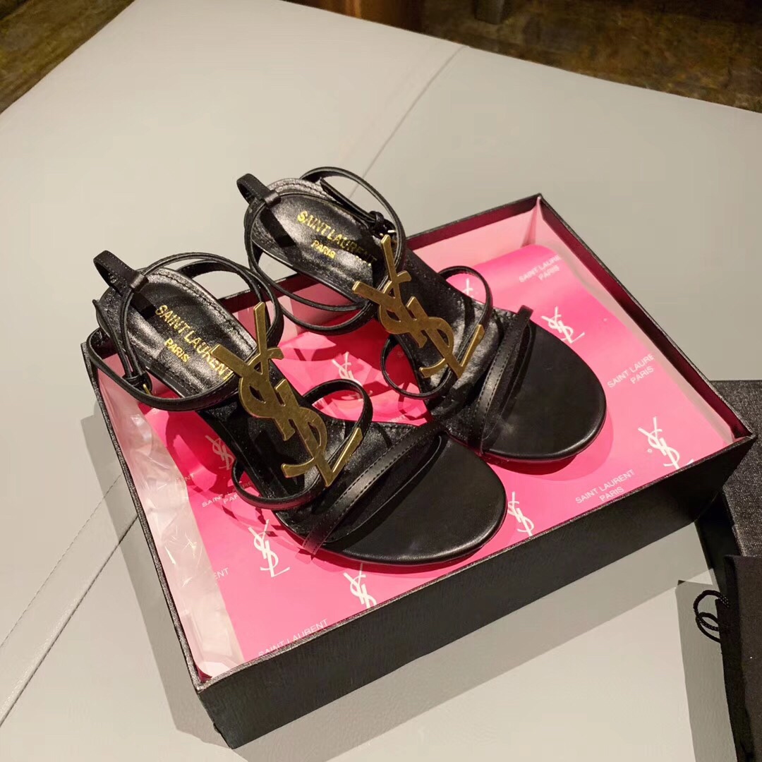 CASSANDRA FLAT SANDALS IN CROCODILE-EMBOSSED LEATHER WITH GOLD-TONE MONOGRAM