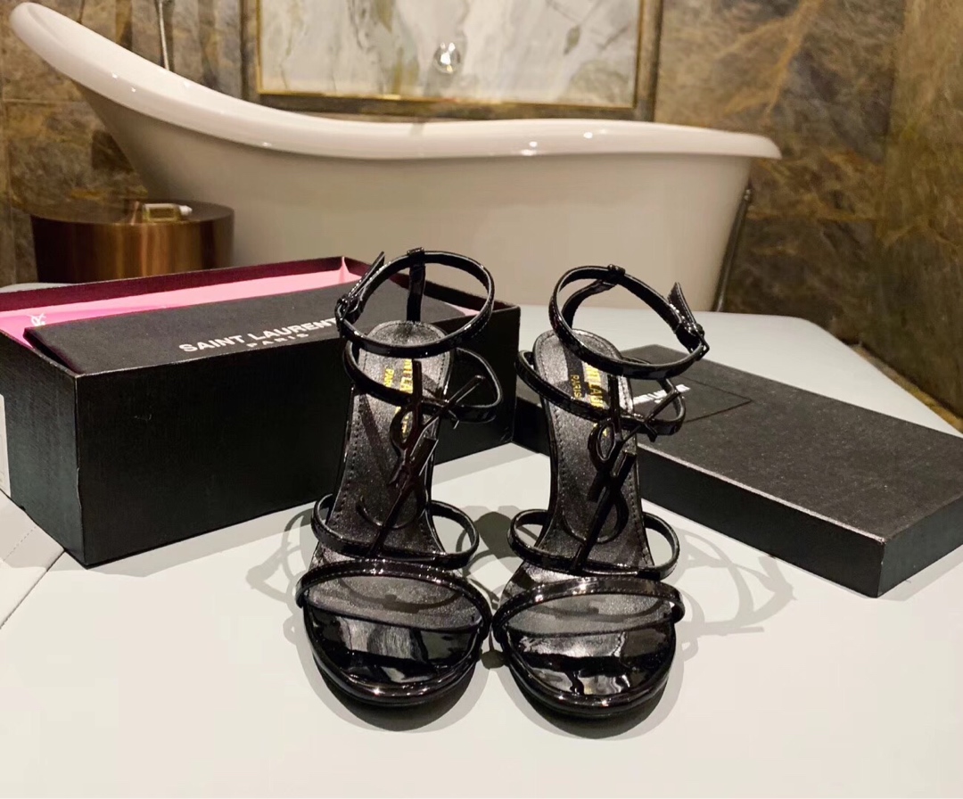 CASSANDRA FLAT SANDALS IN CROCODILE-EMBOSSED LEATHER WITH GOLD-TONE MONOGRAM