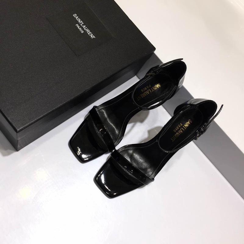 CASSANDRA FLAT SANDALS IN SMOOTH LEATHER