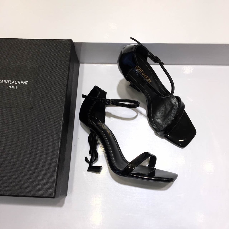 CASSANDRA FLAT SANDALS IN SMOOTH LEATHER