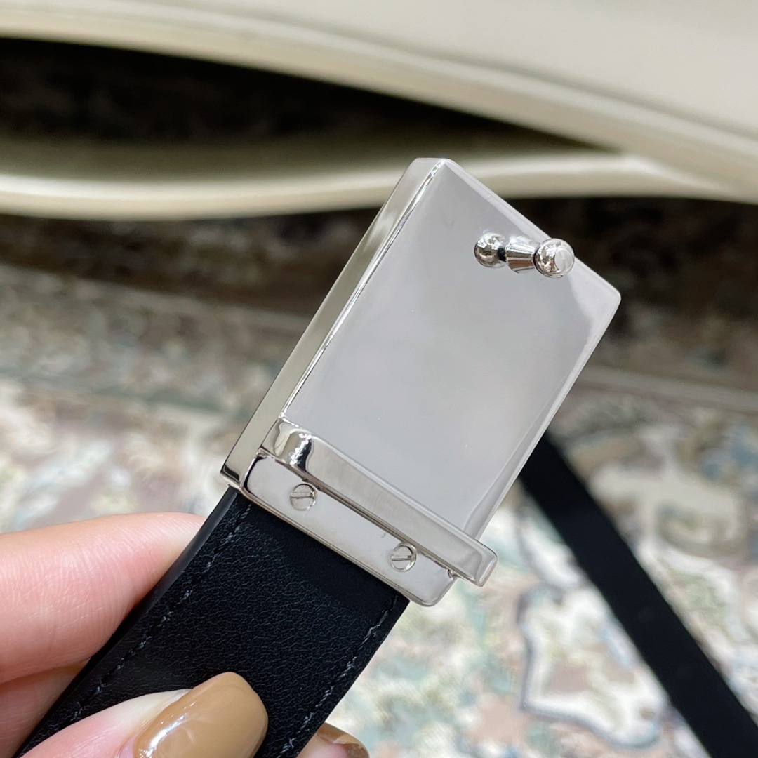 G*u*i square leather metal buckle
