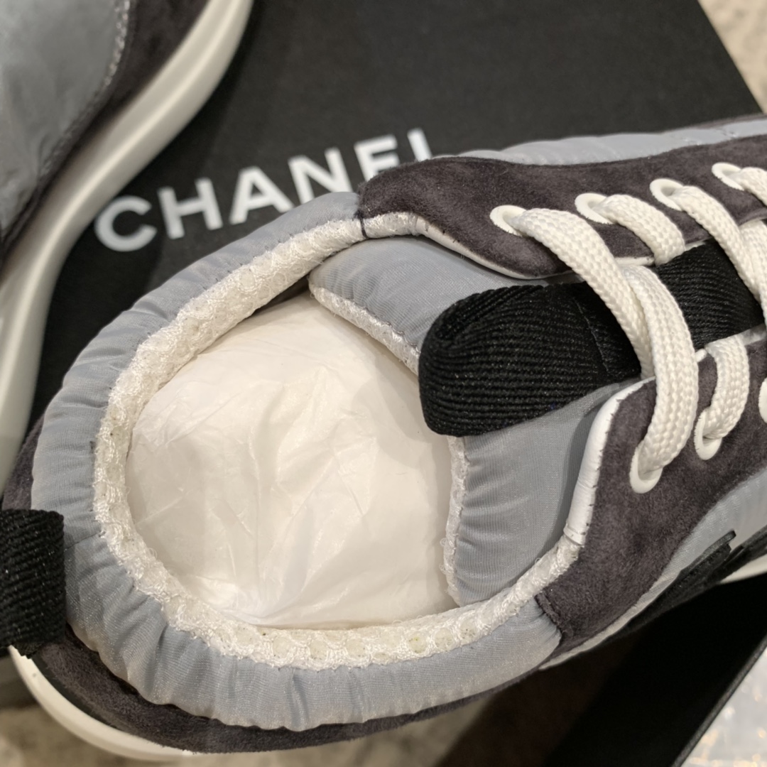 Ch*el sneaker