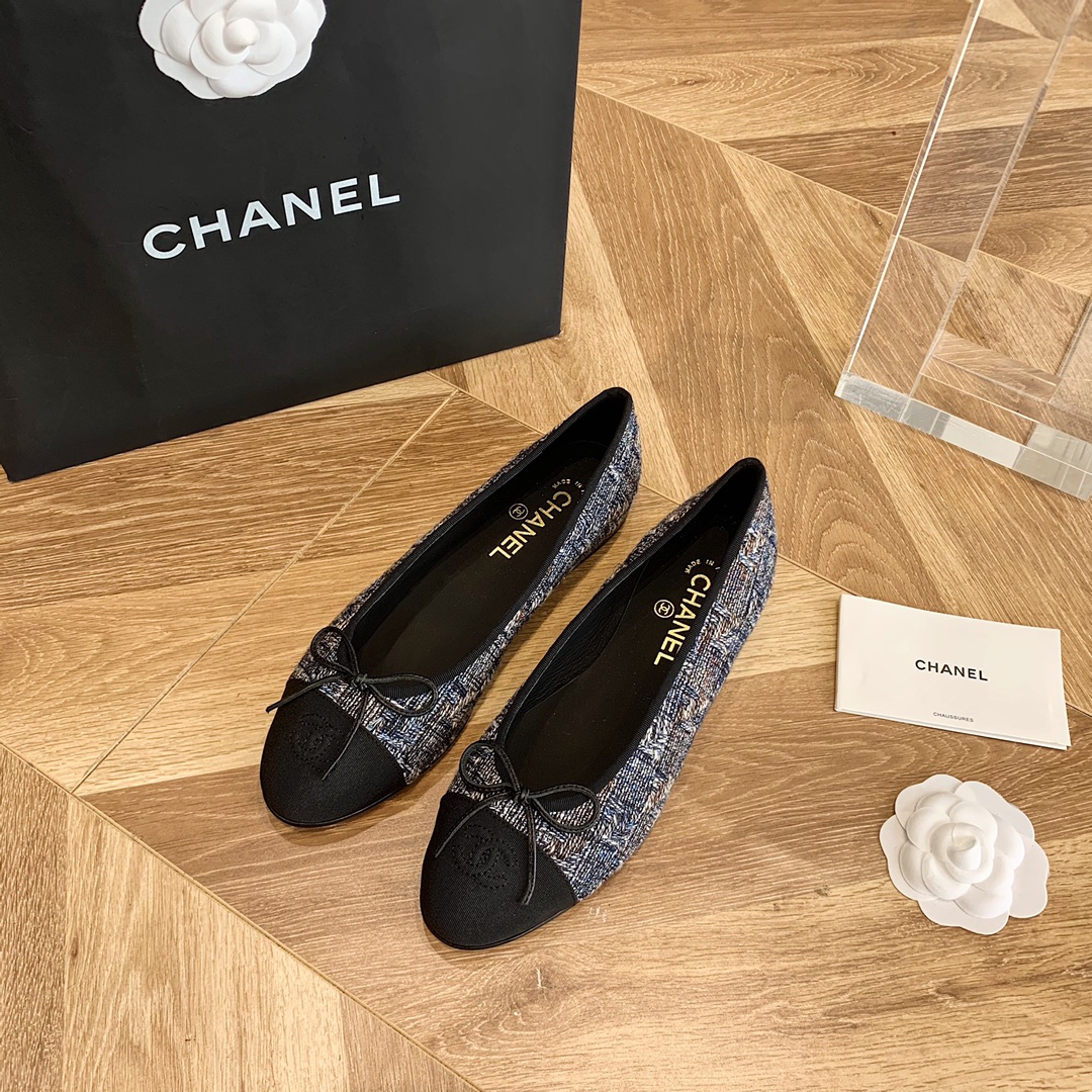Ch*el sneaker