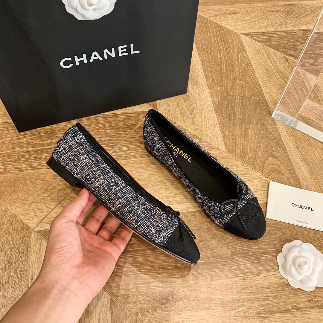 Ch*el sneaker
