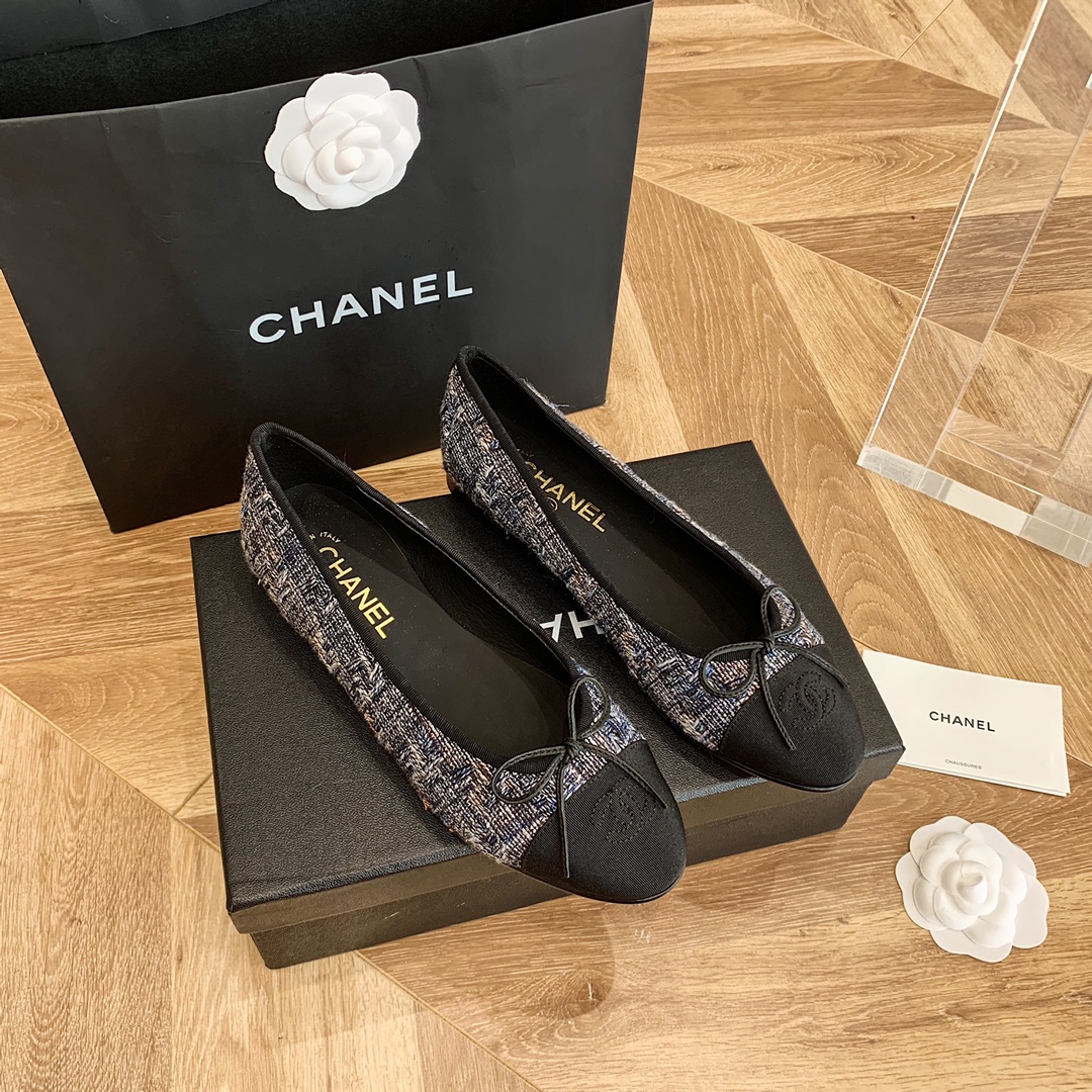 Ch*el sneaker