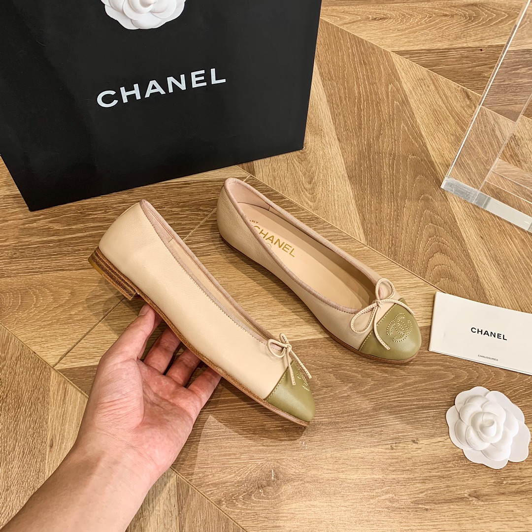 Ch*el sneaker