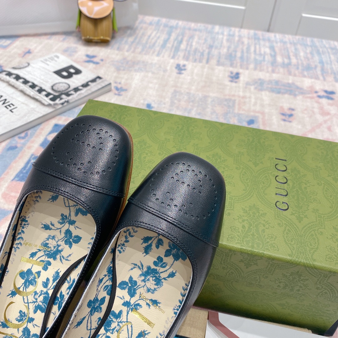 G*u*i flats 1