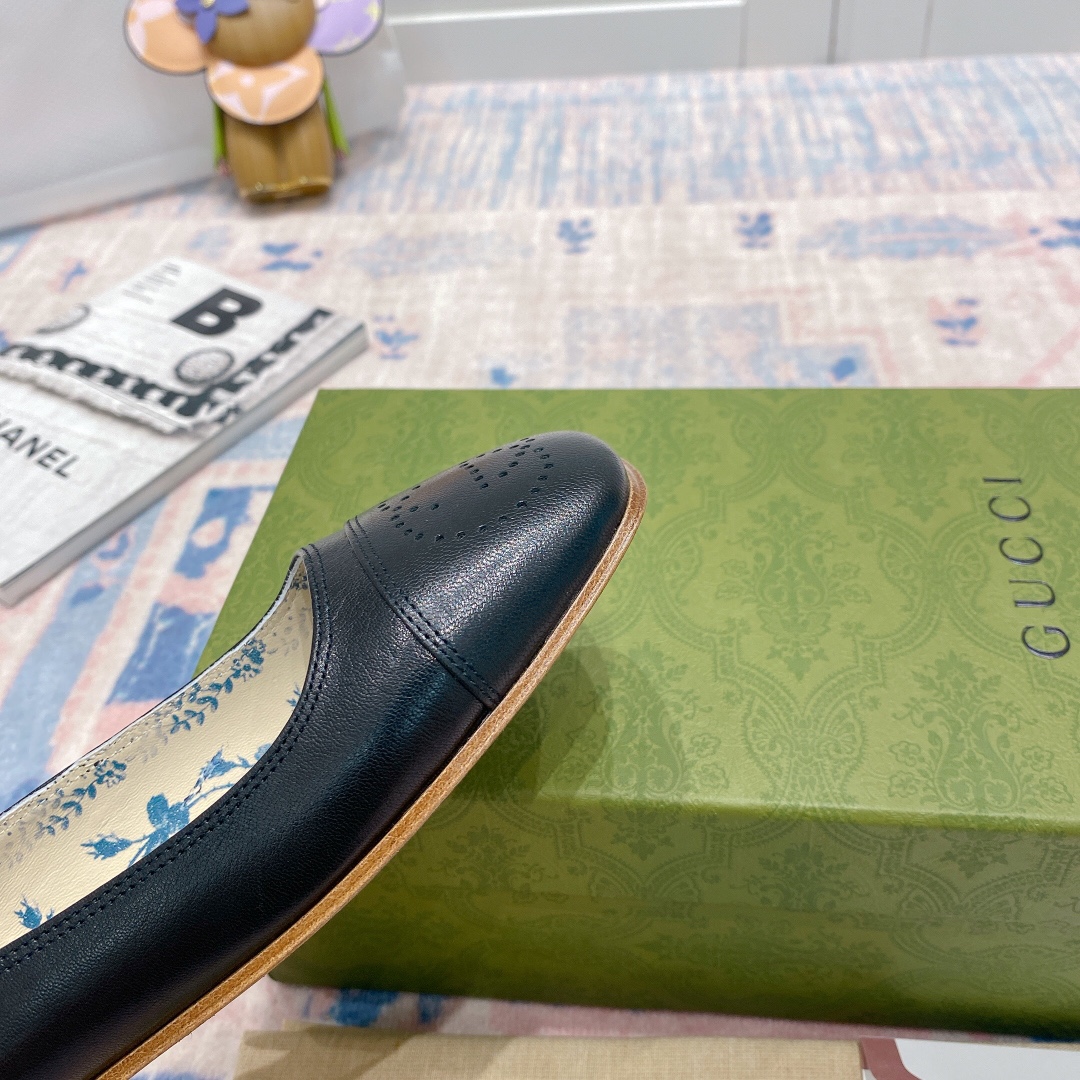 G*u*i flats 1