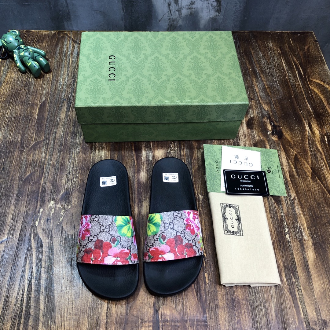 G*u*i slippers 9
