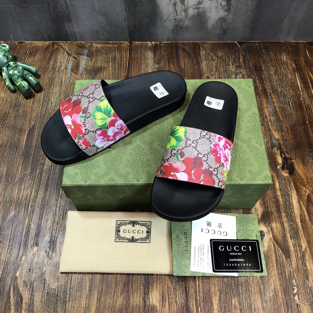 G*u*i slippers 9