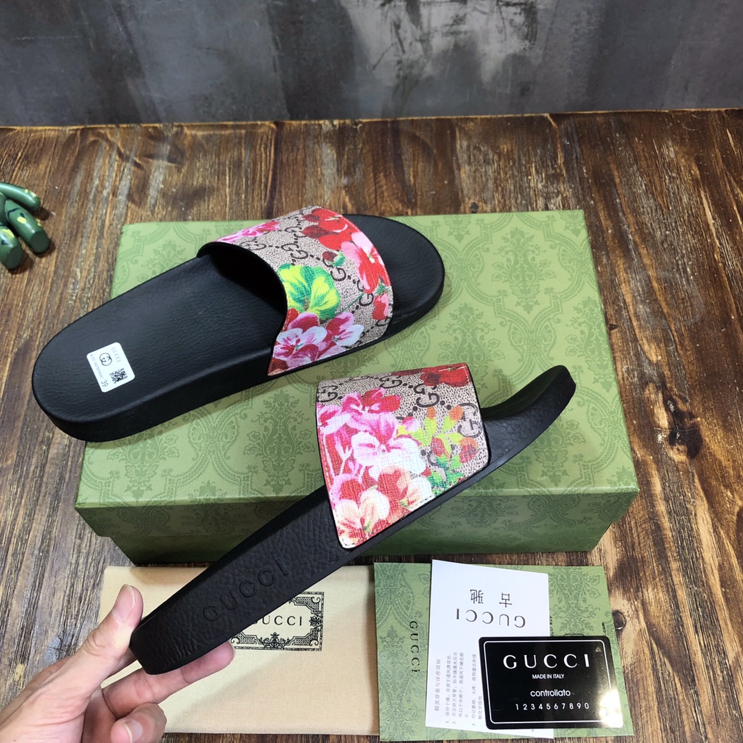 G*u*i slippers 9