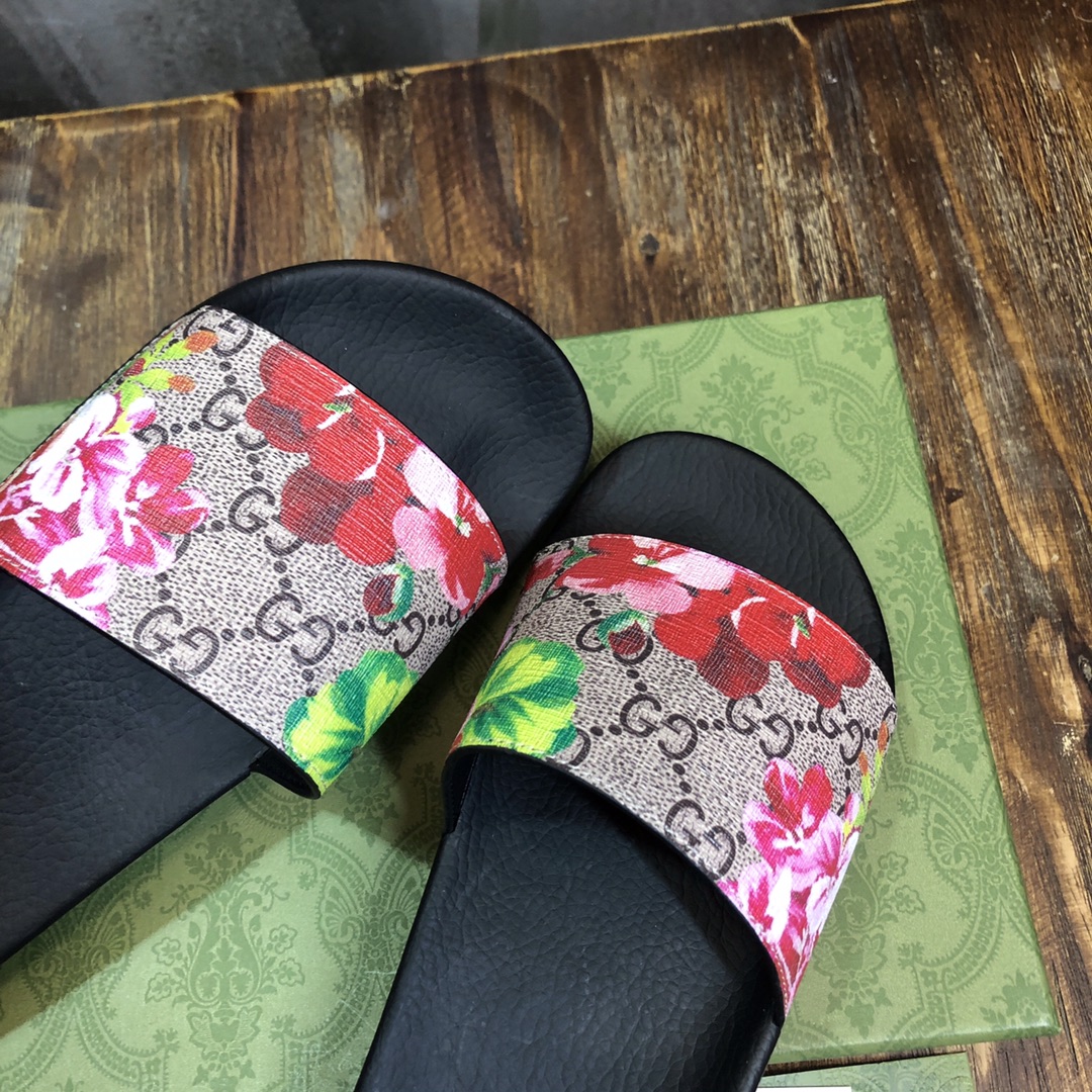G*u*i slippers 9