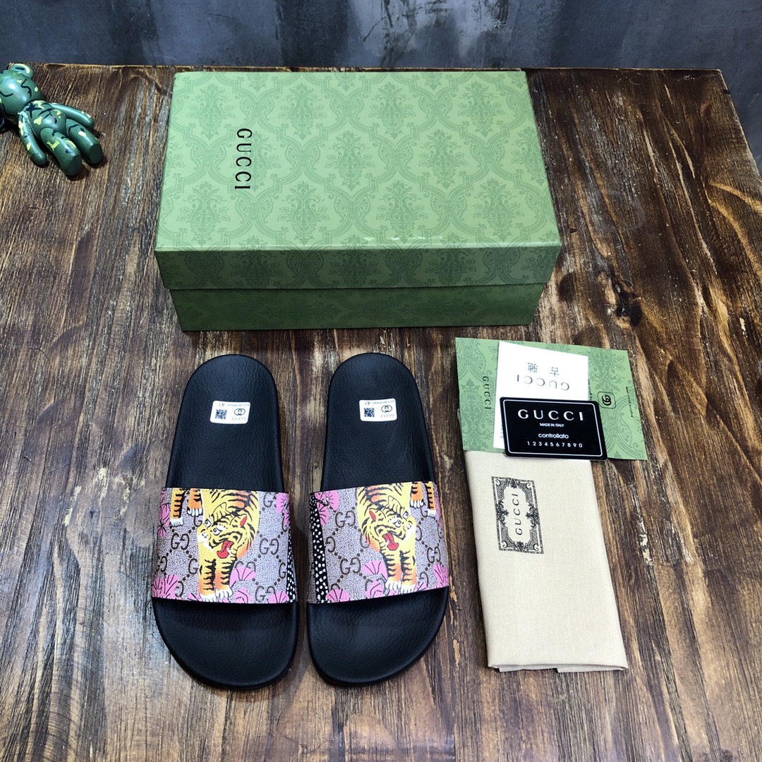 G*u*i slippers 13