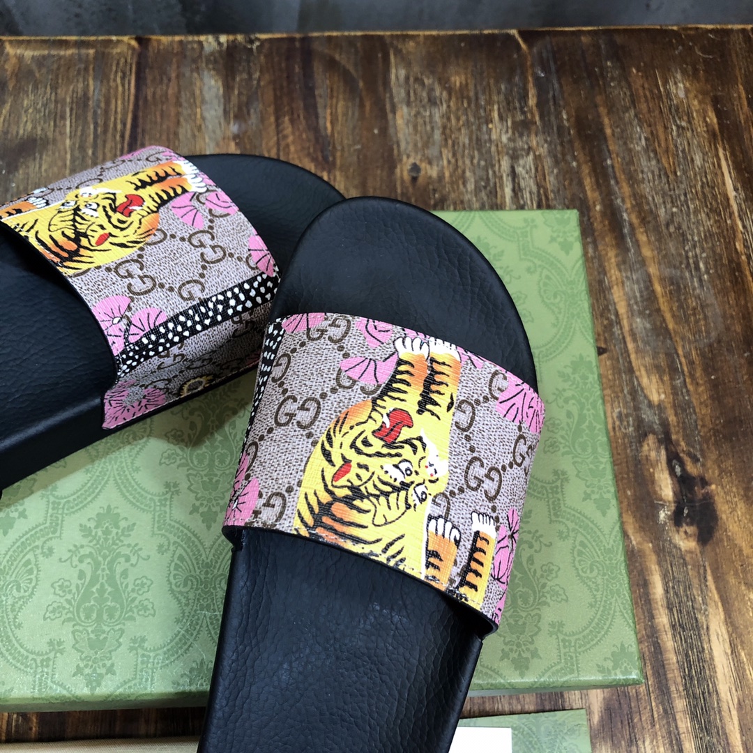 G*u*i slippers 13
