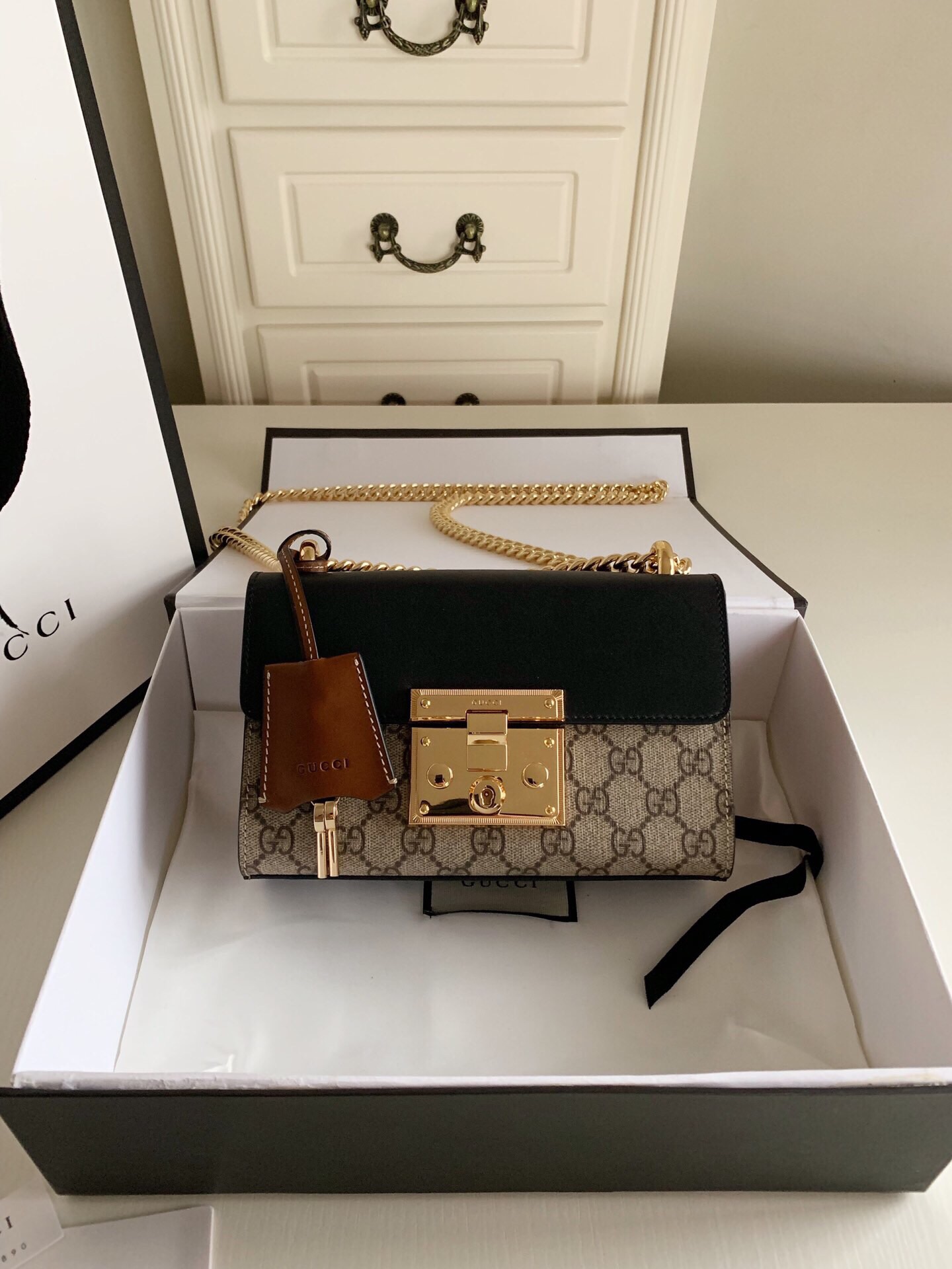 G*u*i padlock small shoulder bag