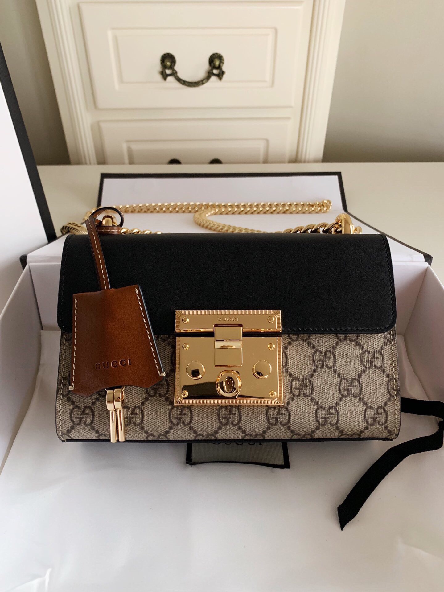 G*u*i padlock small shoulder bag