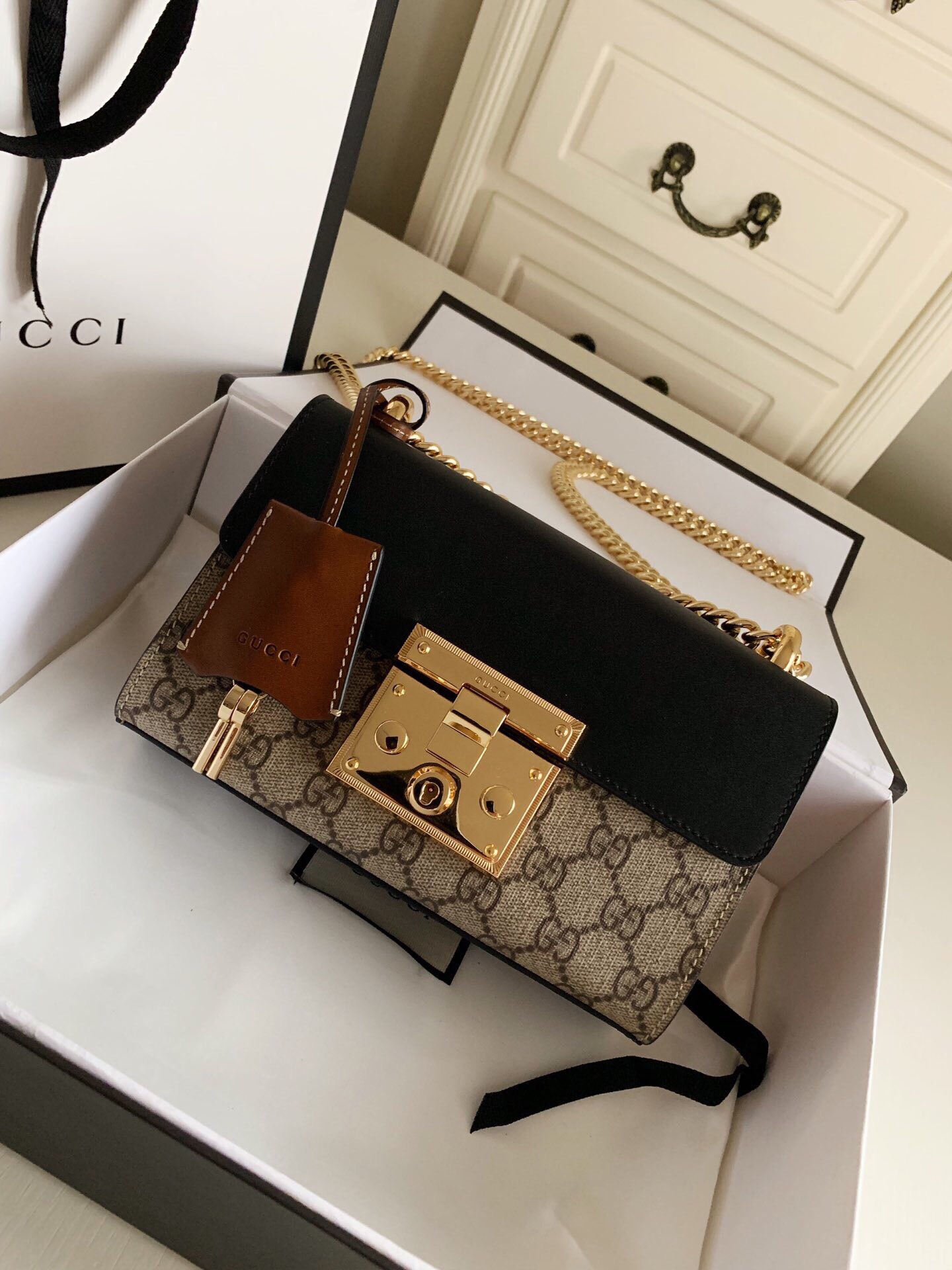 G*u*i padlock small shoulder bag