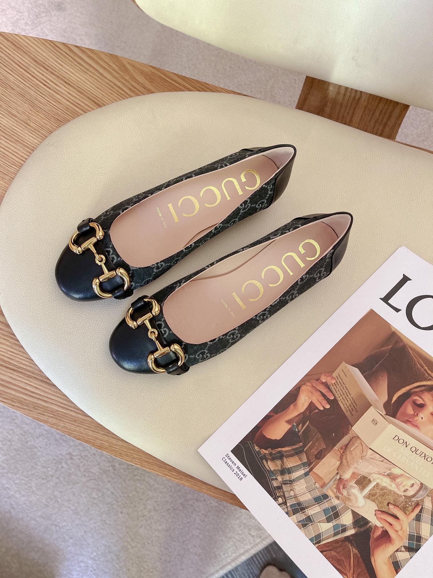 G*u*i flats 8