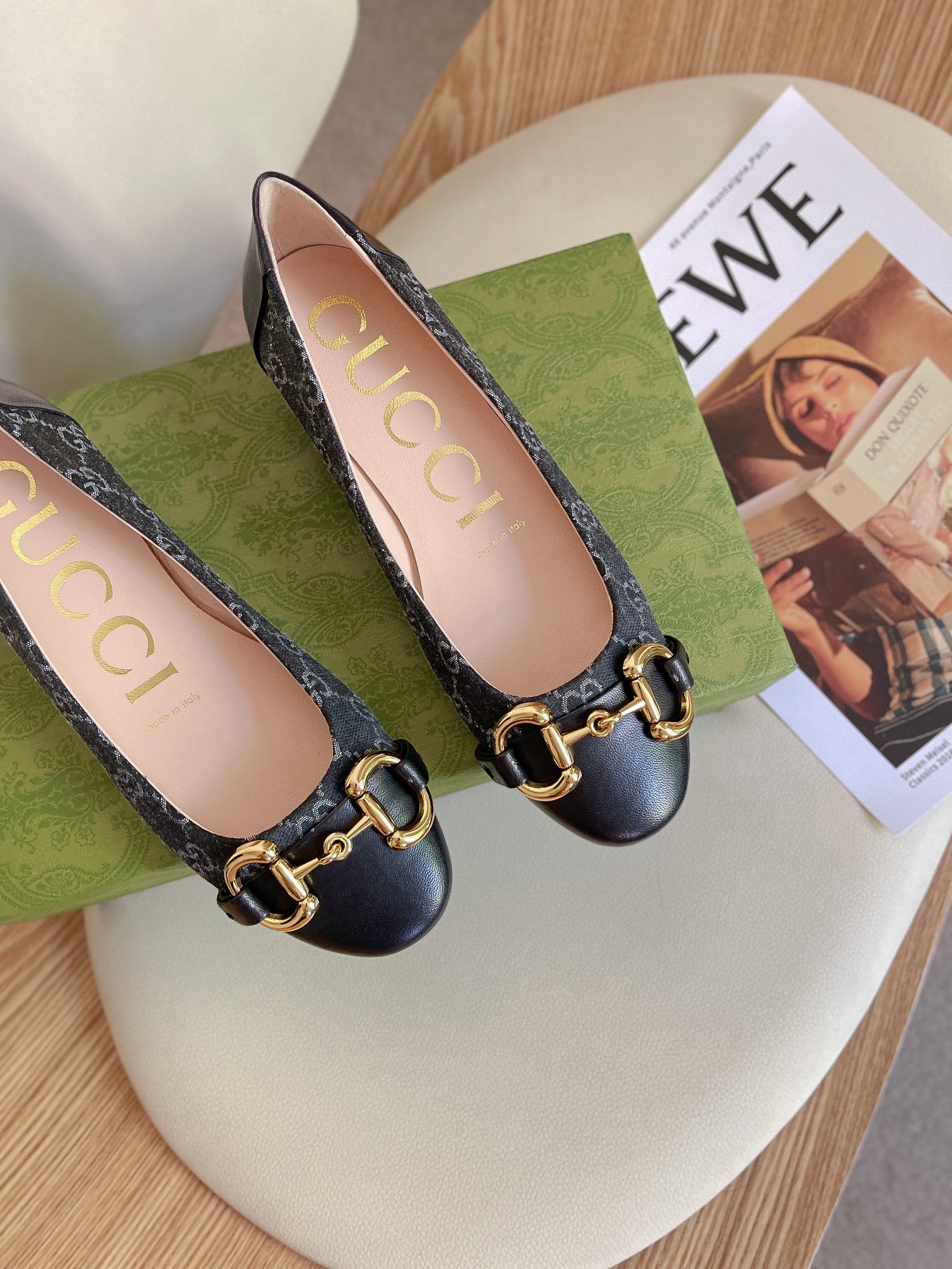 G*u*i flats 8