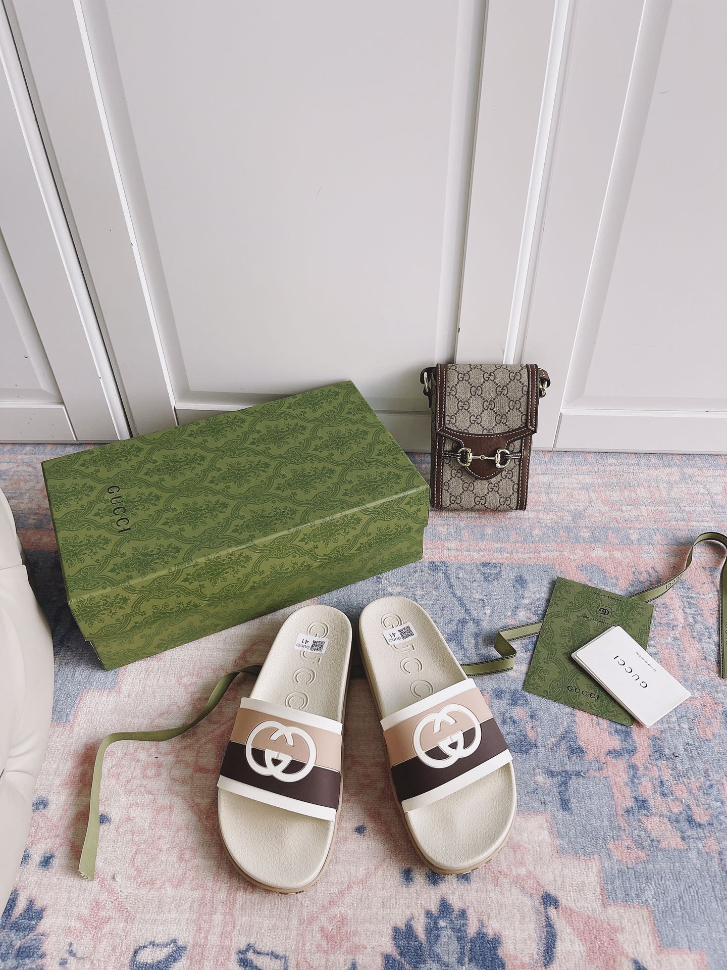G*u*i slippers 15