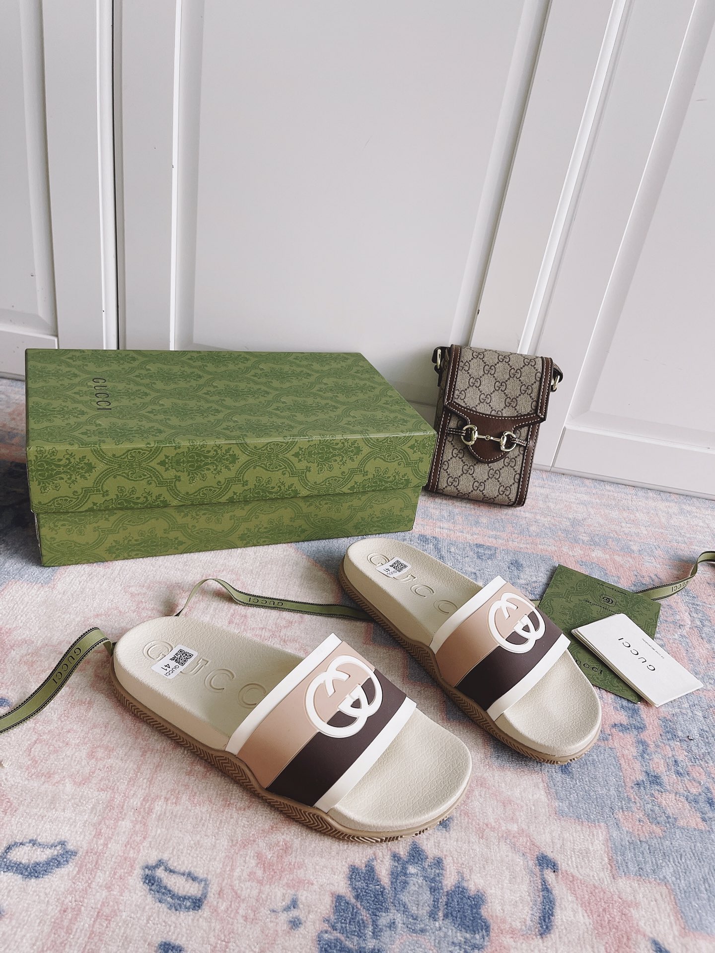 G*u*i slippers 15