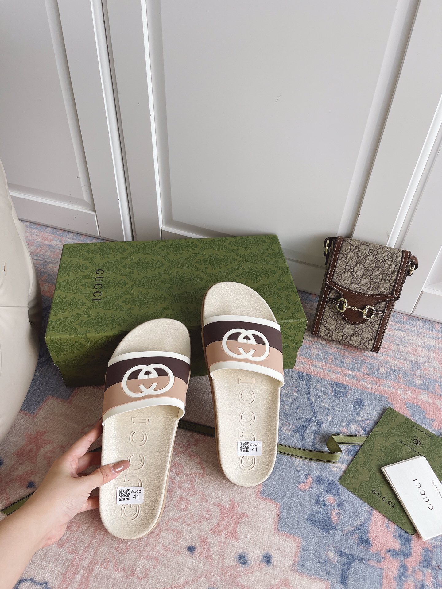 G*u*i slippers 15