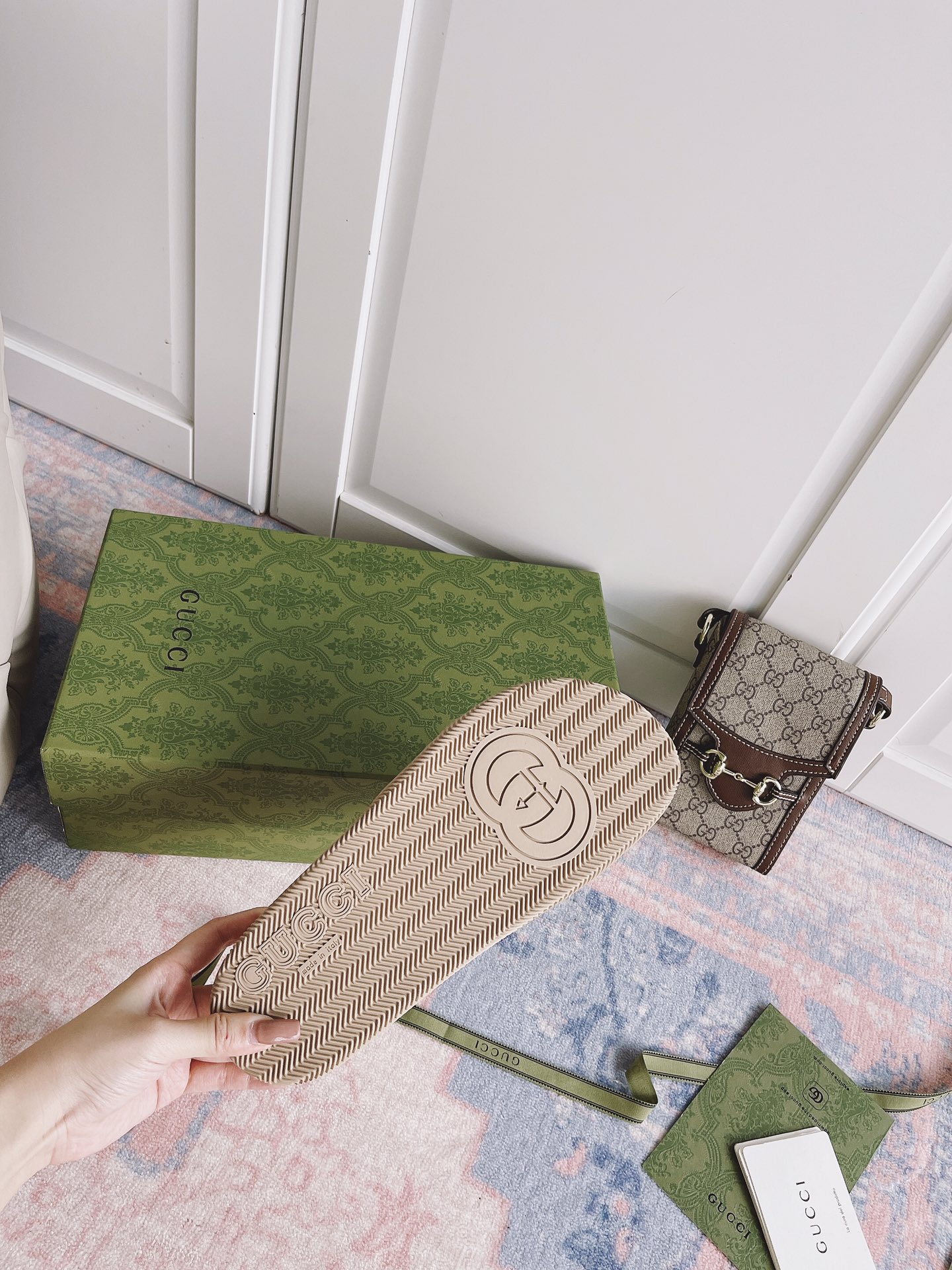 G*u*i slippers 15