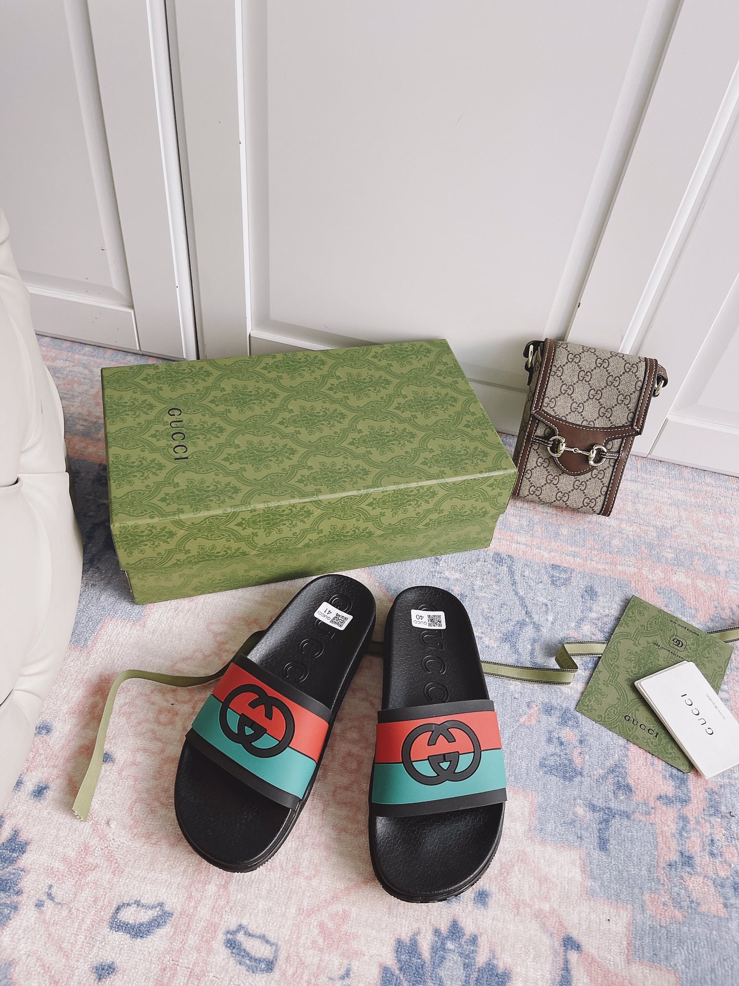 G*u*i slippers 16