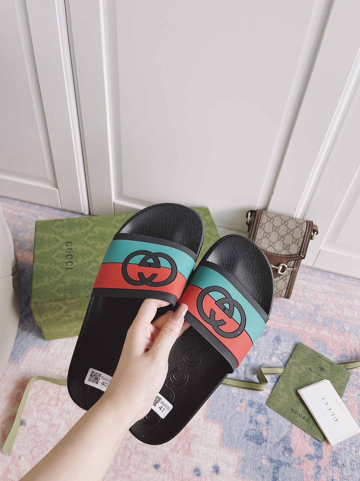 G*u*i slippers 16
