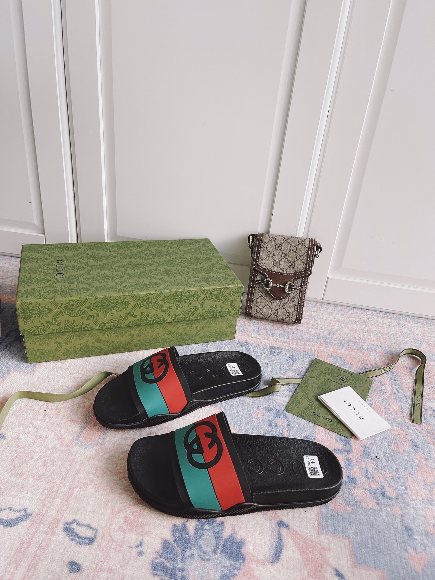 G*u*i slippers 16