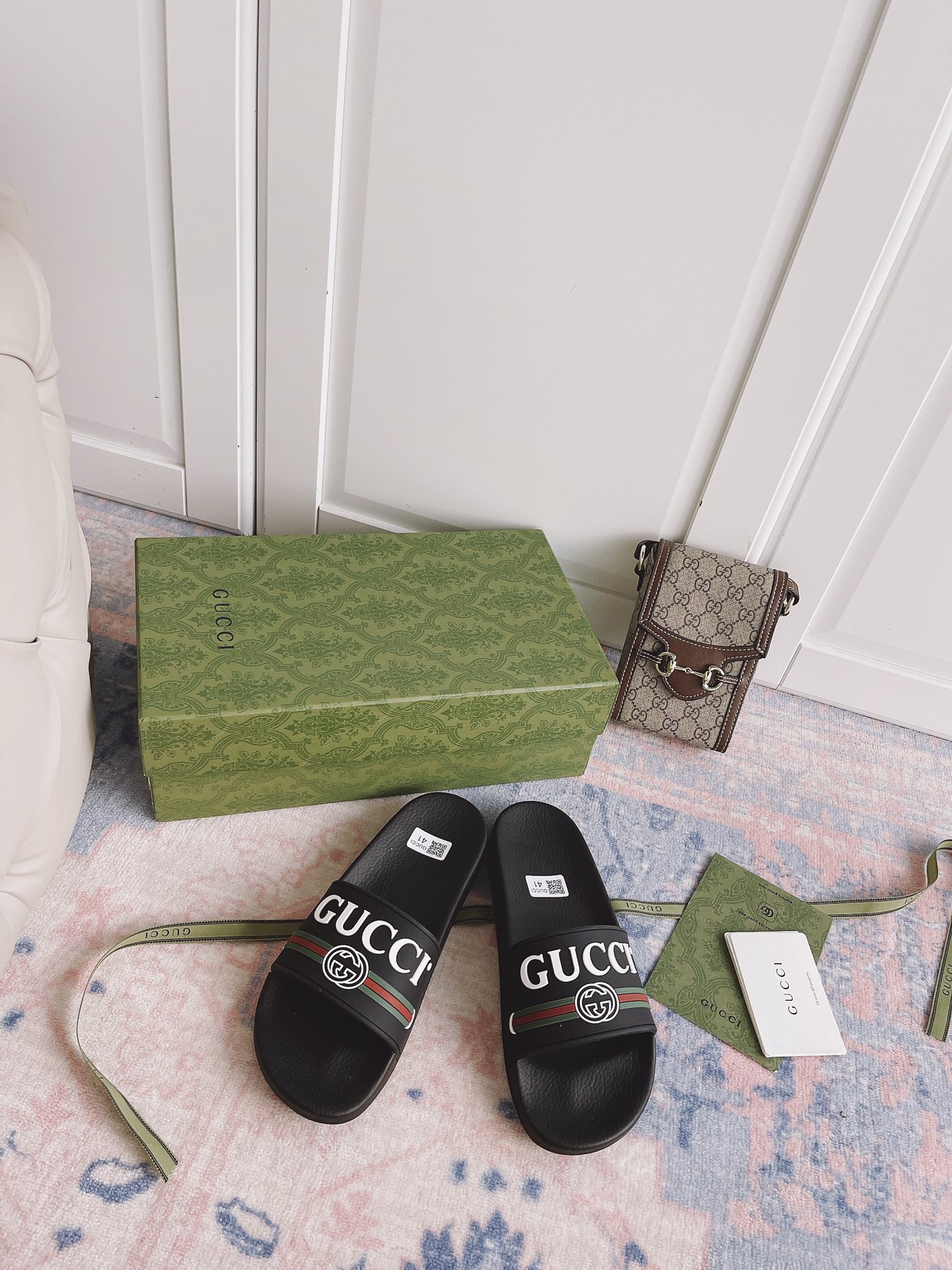G*u*i slippers 17