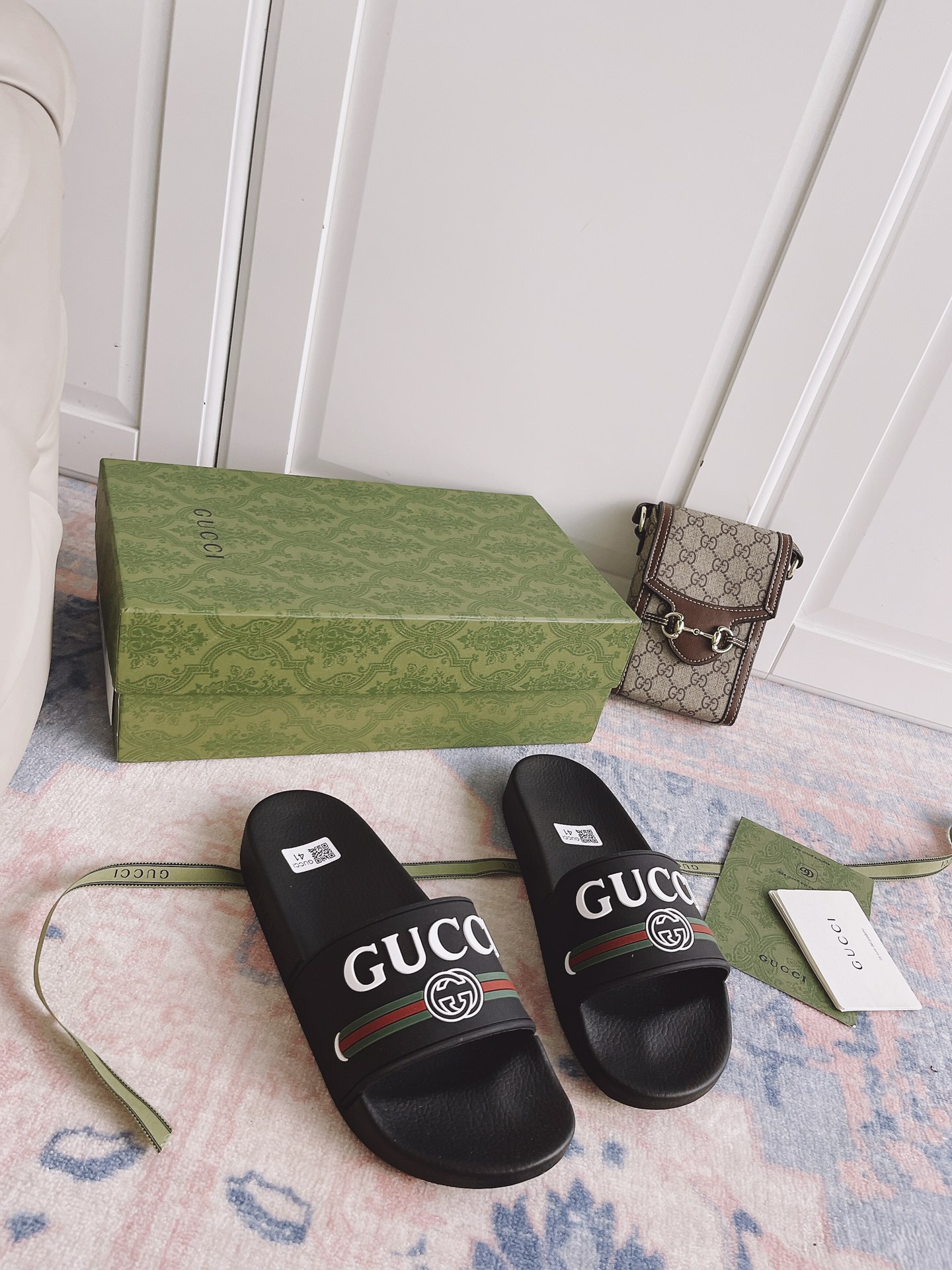 G*u*i slippers 17
