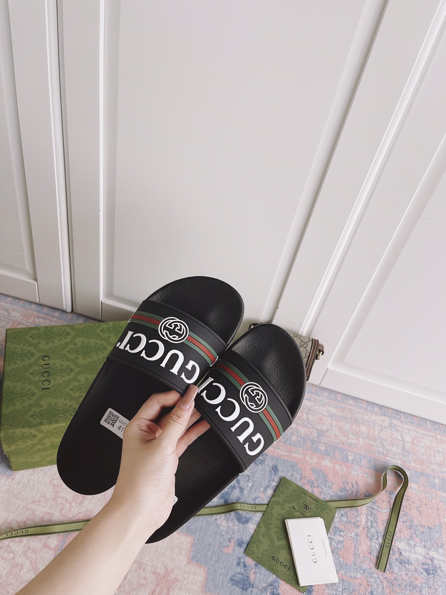 G*u*i slippers 17
