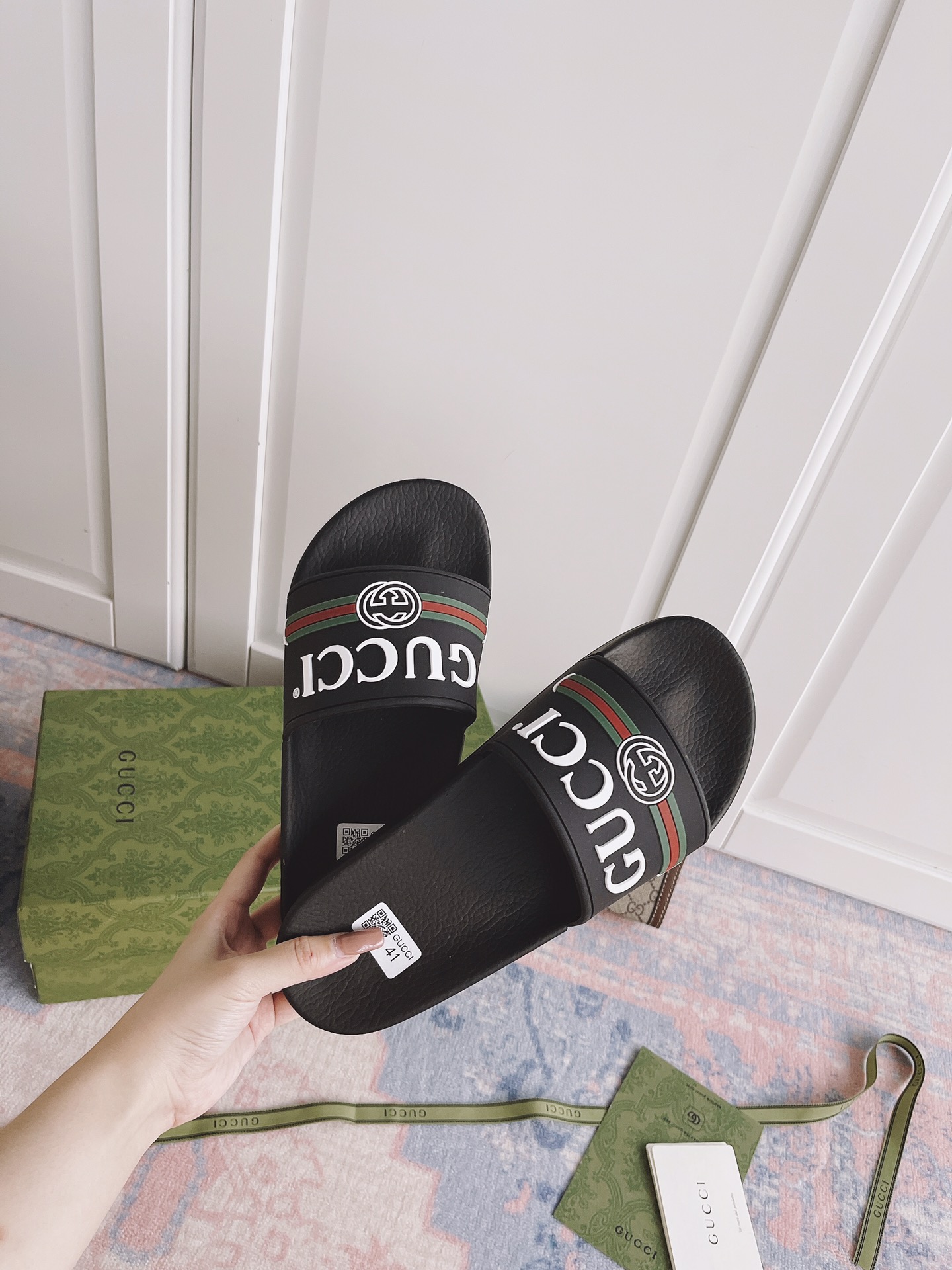 G*u*i slippers 17