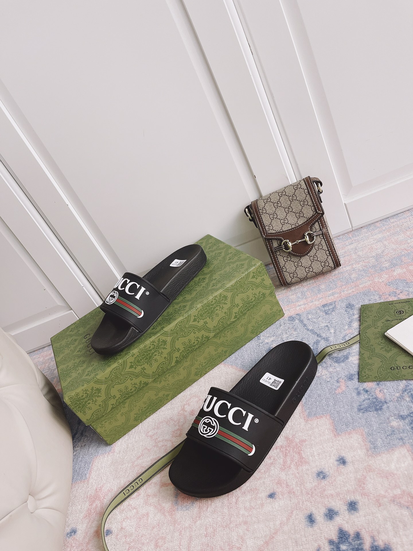 G*u*i slippers 17