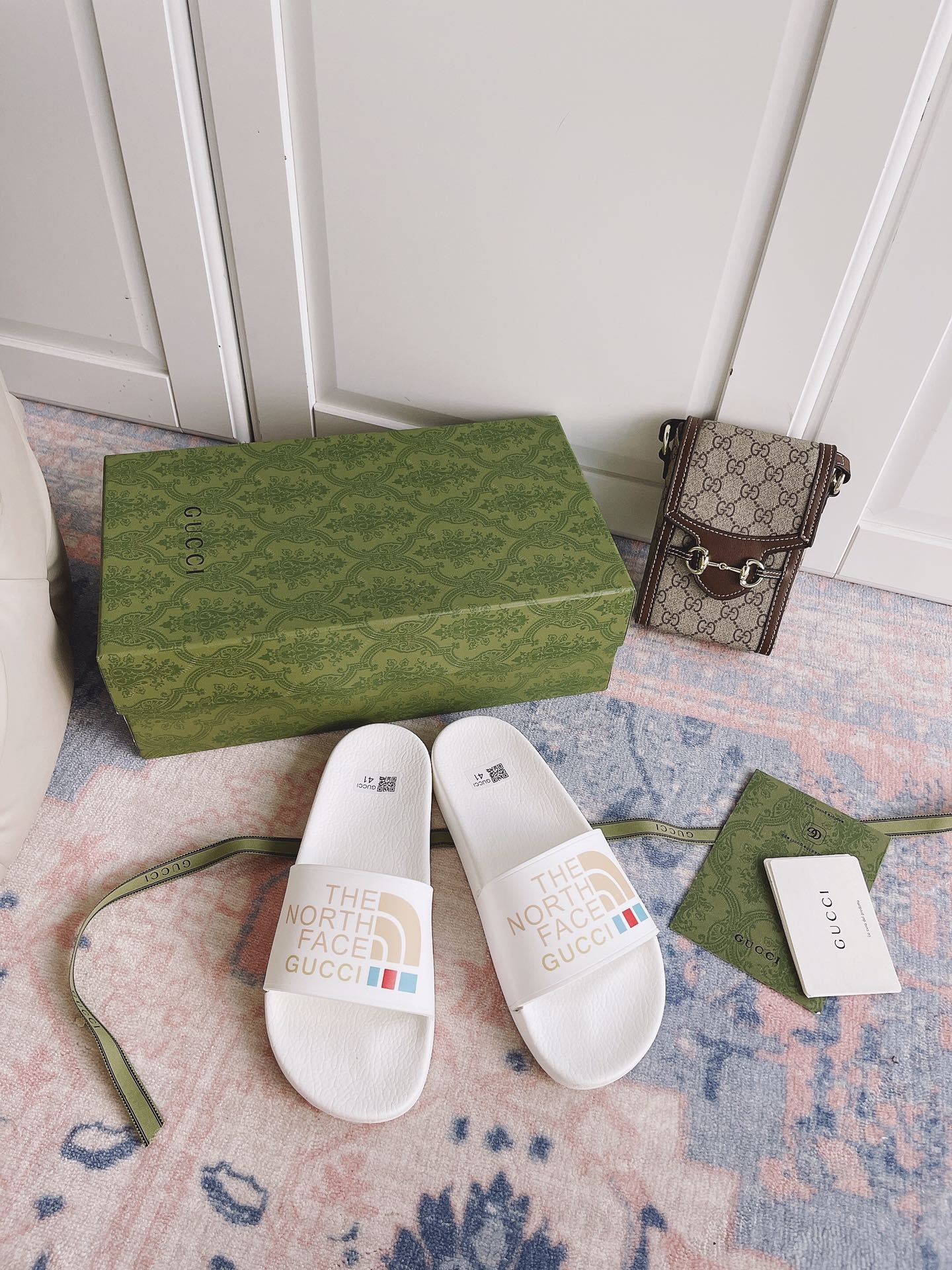 G*u*i slippers 19