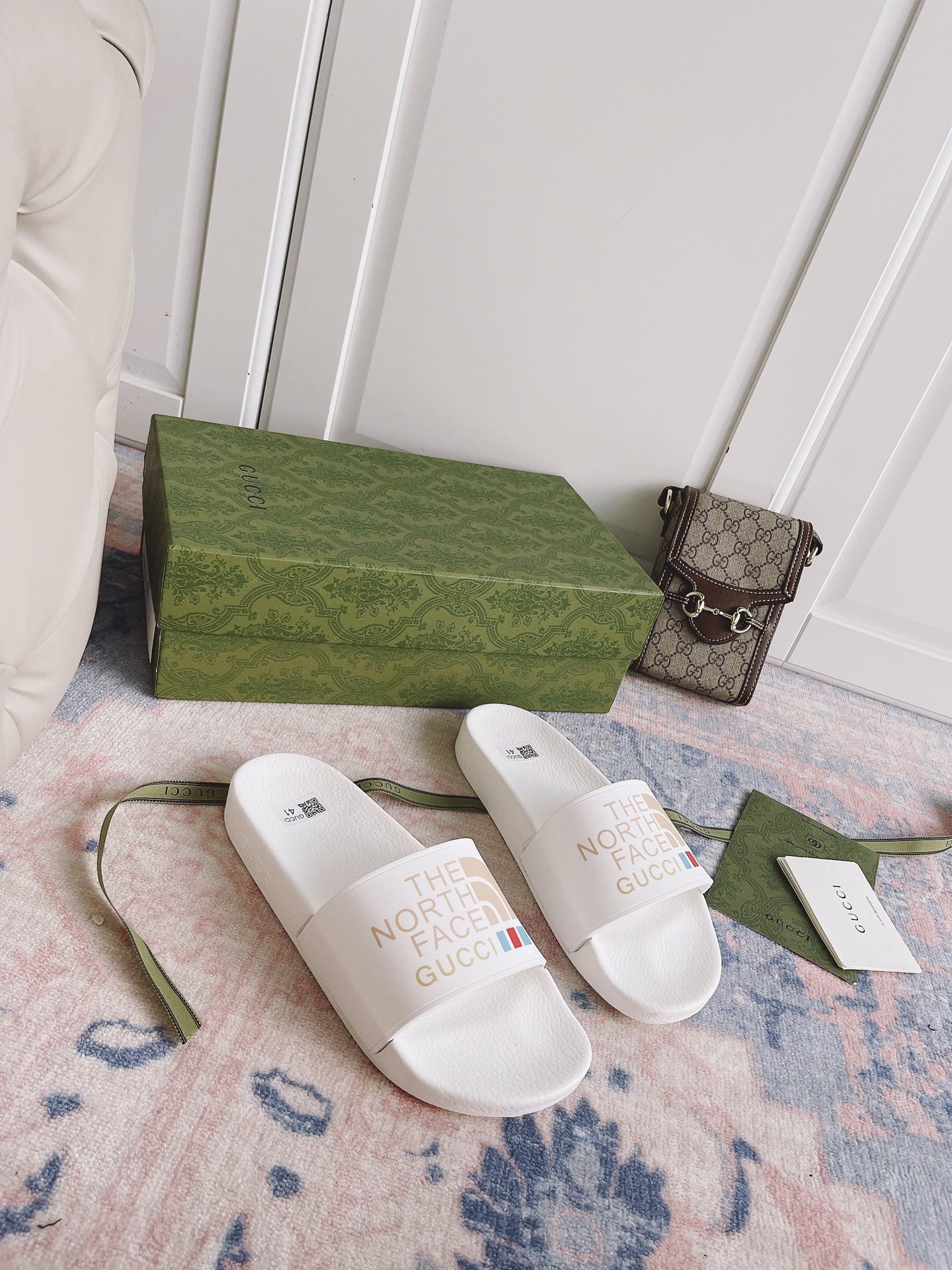 G*u*i slippers 19