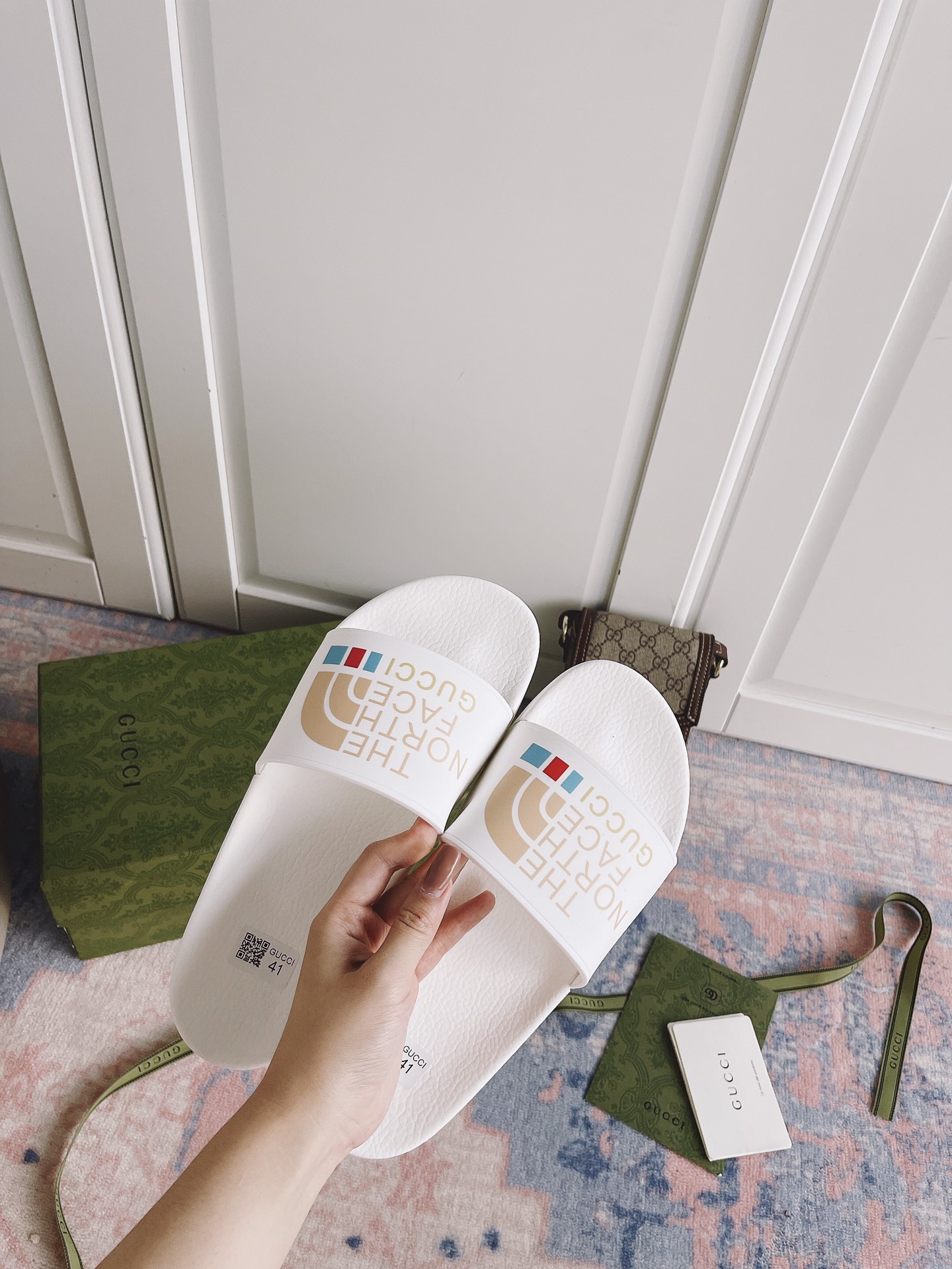 G*u*i slippers 19