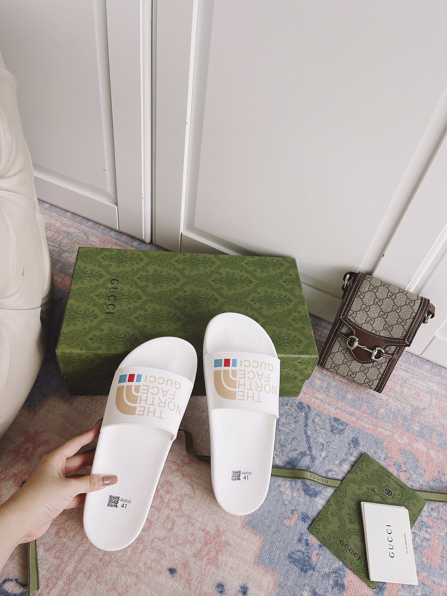 G*u*i slippers 19