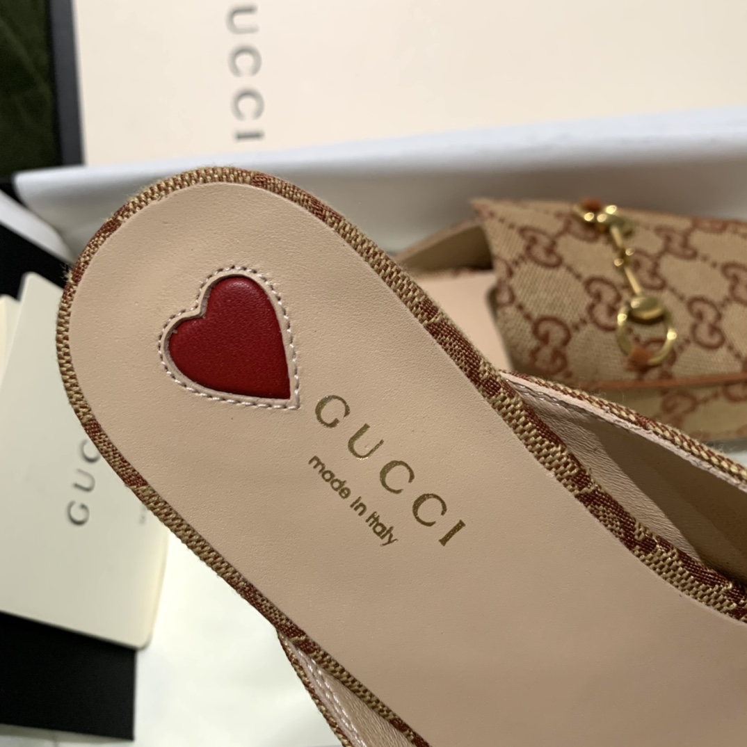 G*u*i flats 21