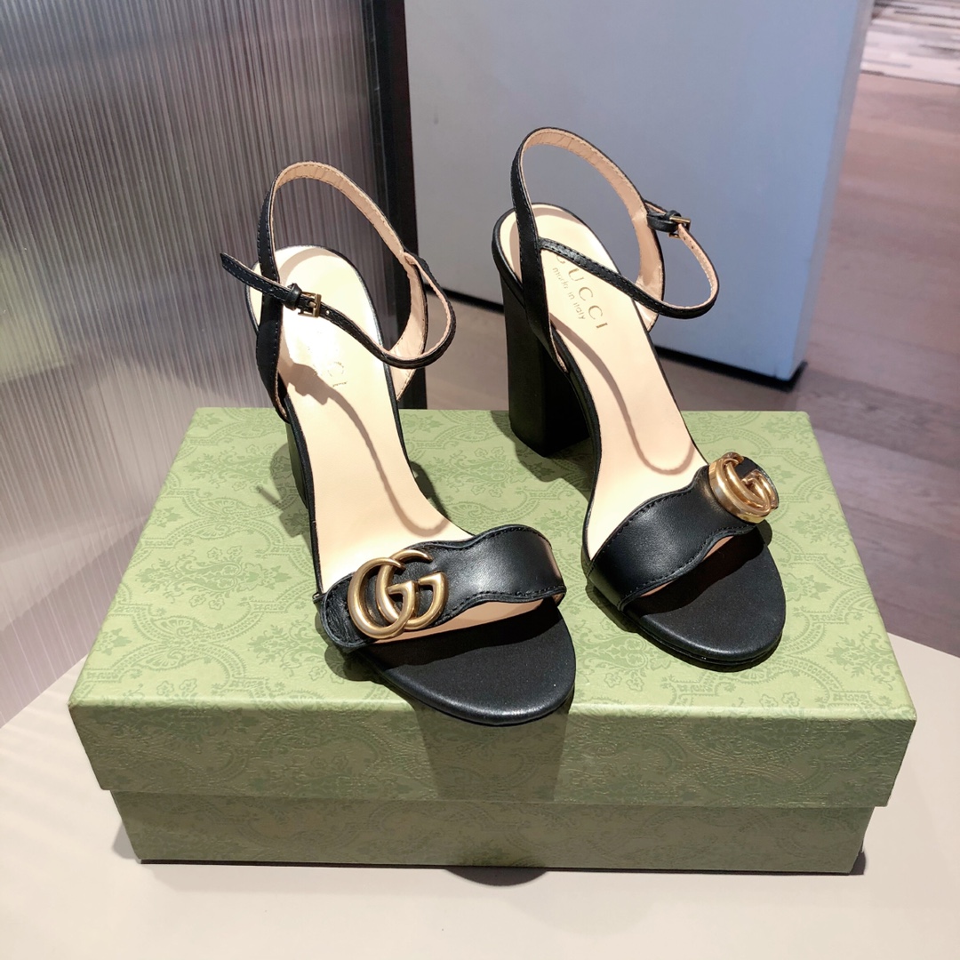 G*u*i high heels 12