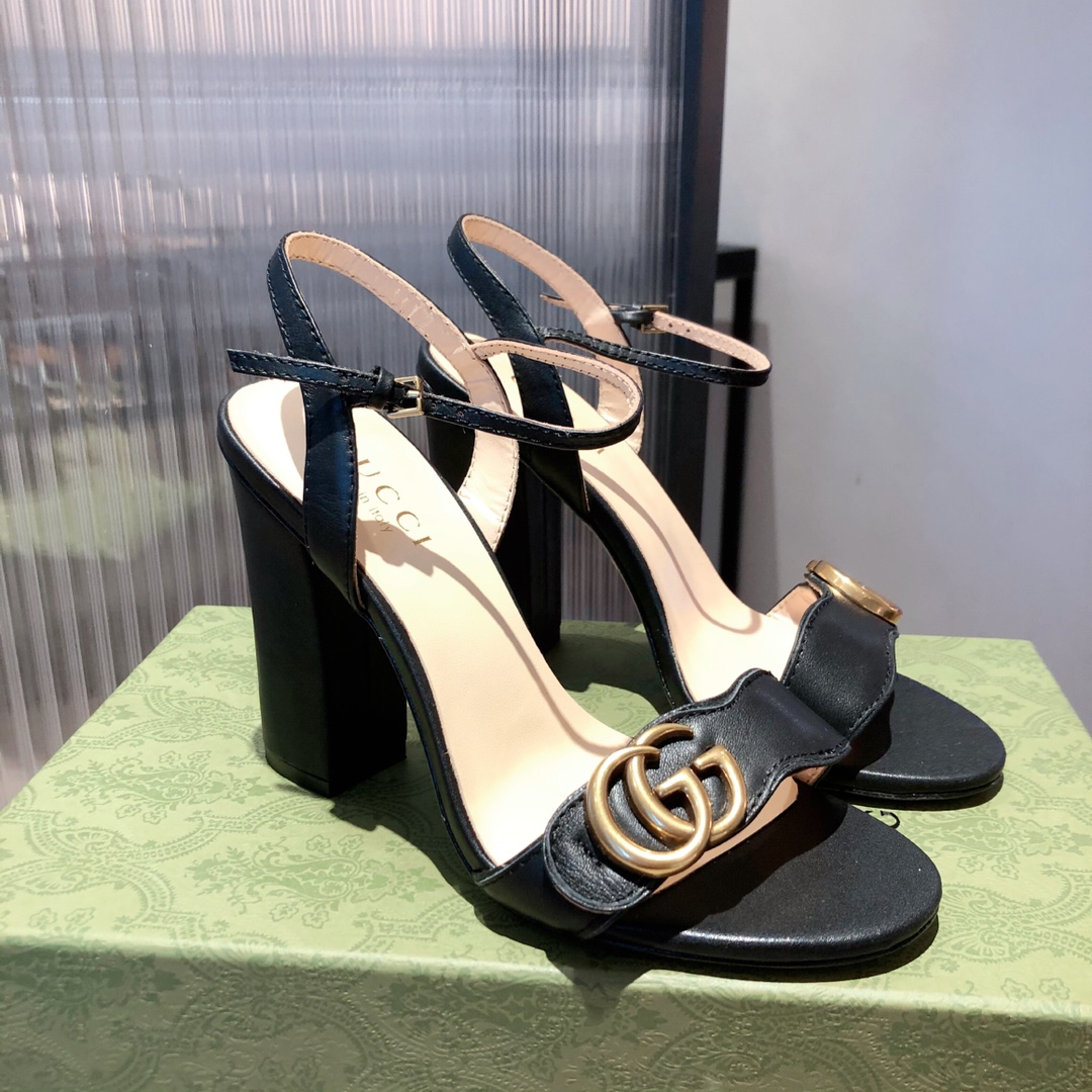 G*u*i high heels 12