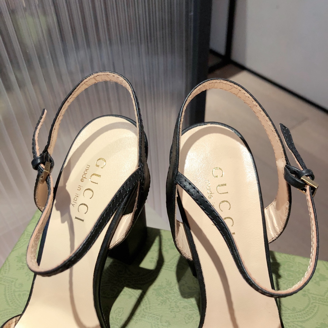 G*u*i high heels 12