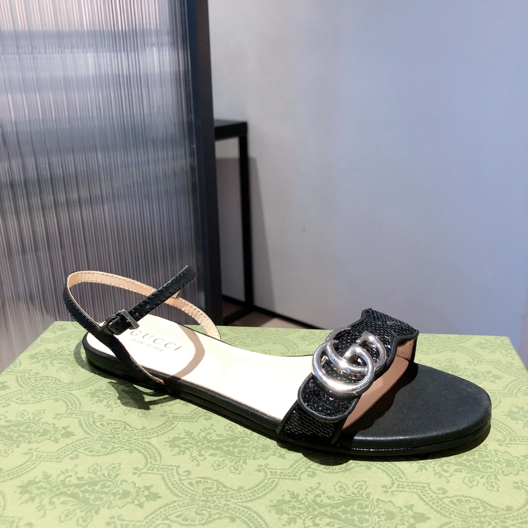 G*u*i slippers 35