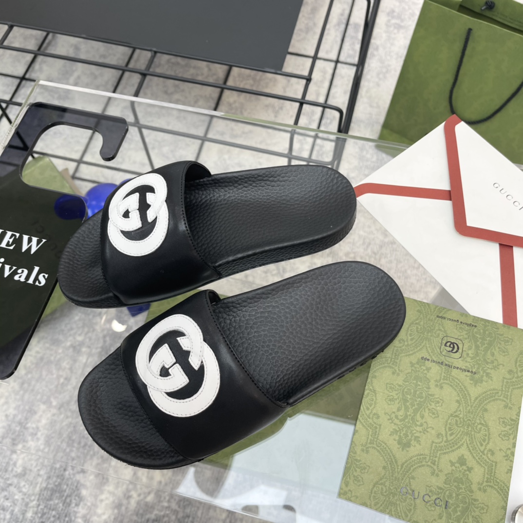 G*u*i slippers 40