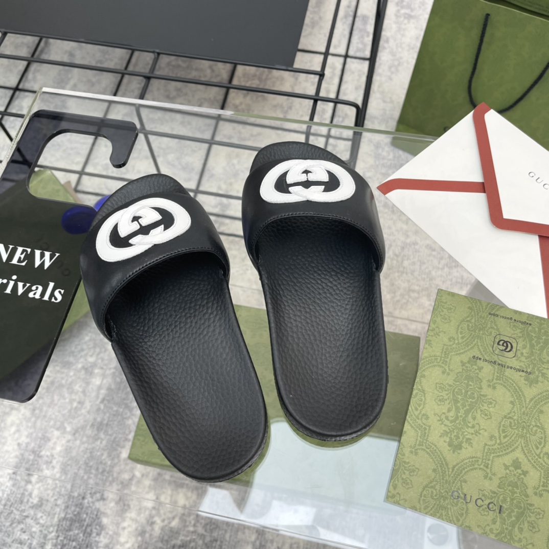 G*u*i slippers 40