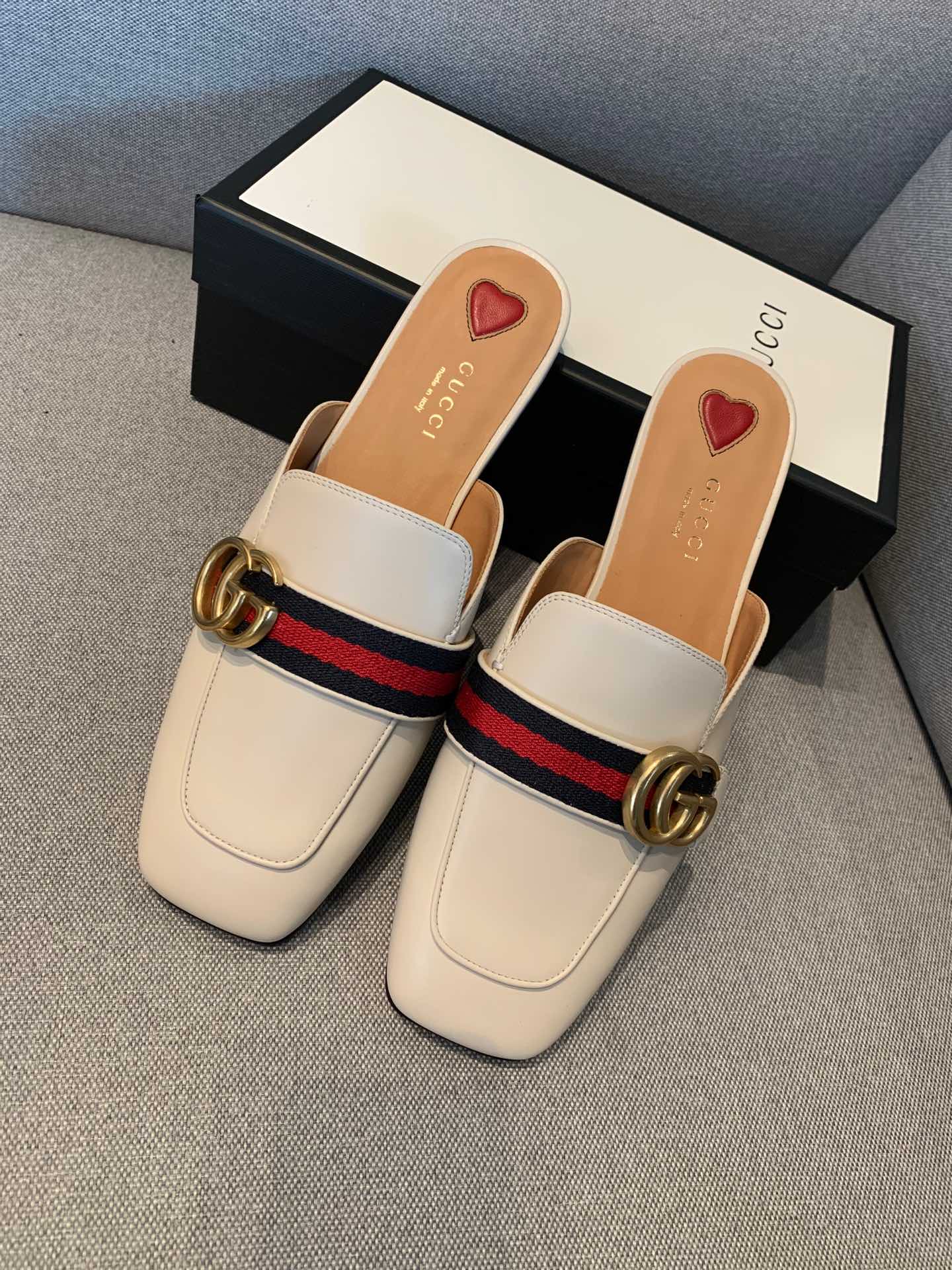 G*u*i flats 22