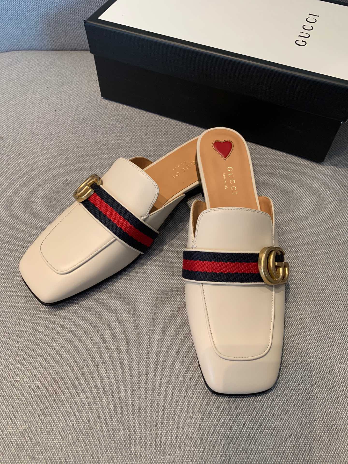 G*u*i flats 22