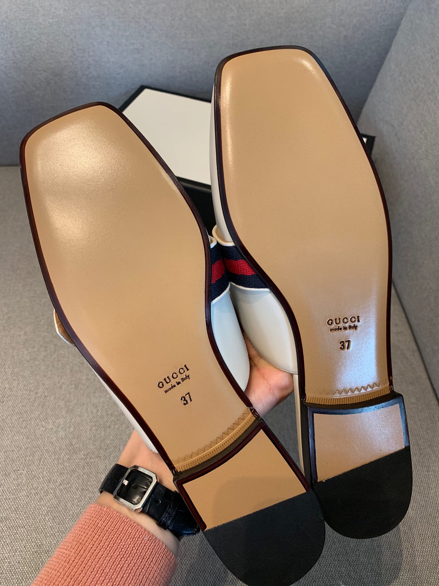 G*u*i flats 22