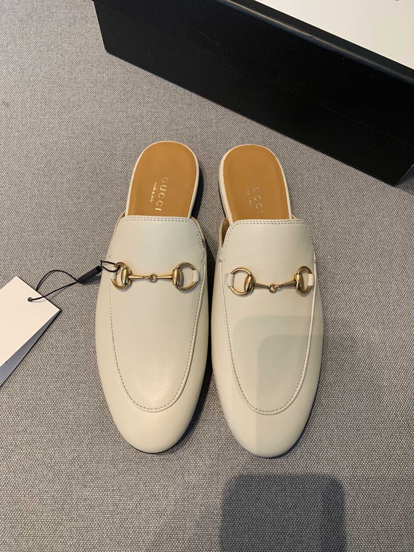 G*u*i flats 23
